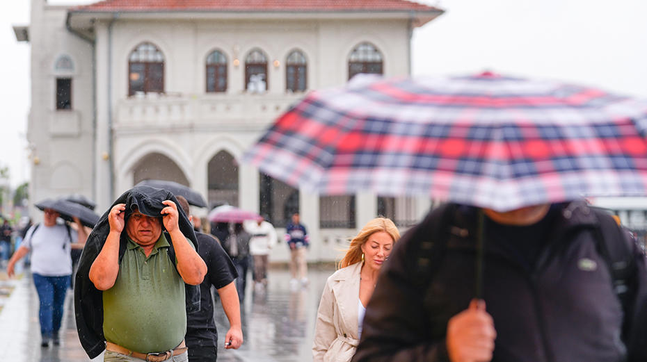 İstanbul ve Çevresinde Yoğun Yağış ve Fırtına Uyarısı Geldi