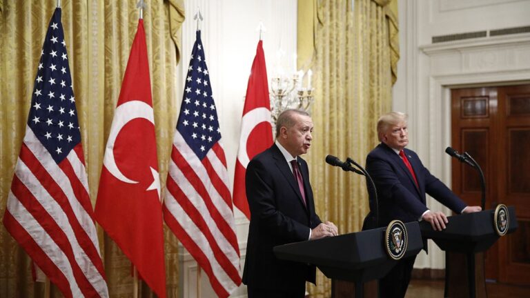 Trump'ın “Amerikan askerlerini Suriye'den çekecek misiniz?” sorusuna yanıtı: “Konu Türkiye”