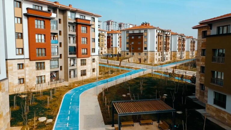 “Yıl sonuna kadar 100 bin sosyal ev üretmeyi hedefliyoruz”