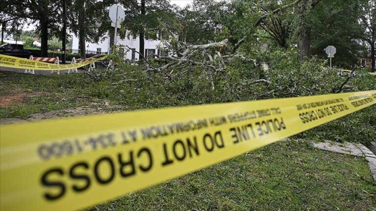 Amerika Birleşik Devletleri’nde olumsuz hava koşulları nedeniyle 200.000’den fazla kişi elektriksiz kaldı