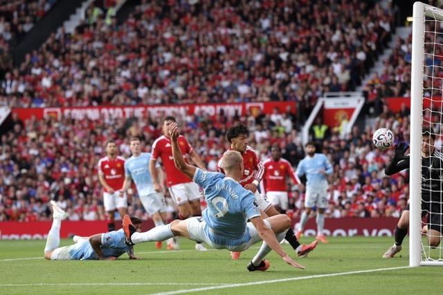 Dünya futbolu bu kararı konuşuyor! İngiltere hakem kurulu Manchester derbisindeki hatayı itiraf etti